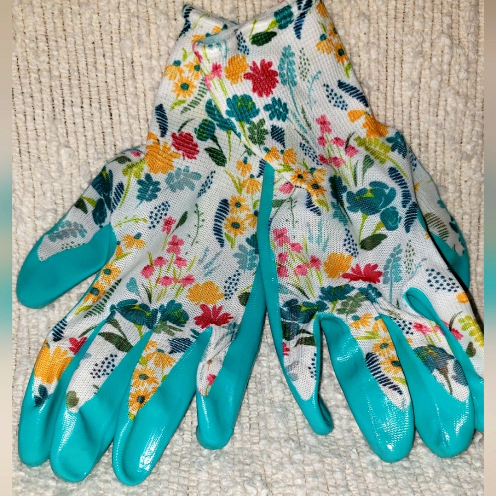 GARDENING GLOVES